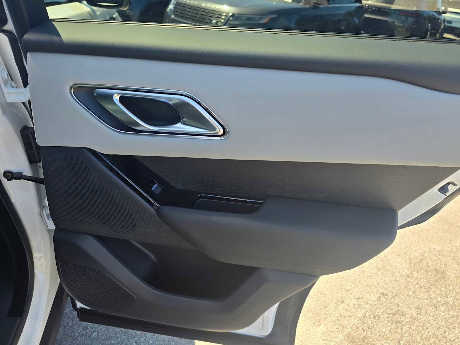 New 2026 Land Rover Range Rover Velar Dynamic SE image 12