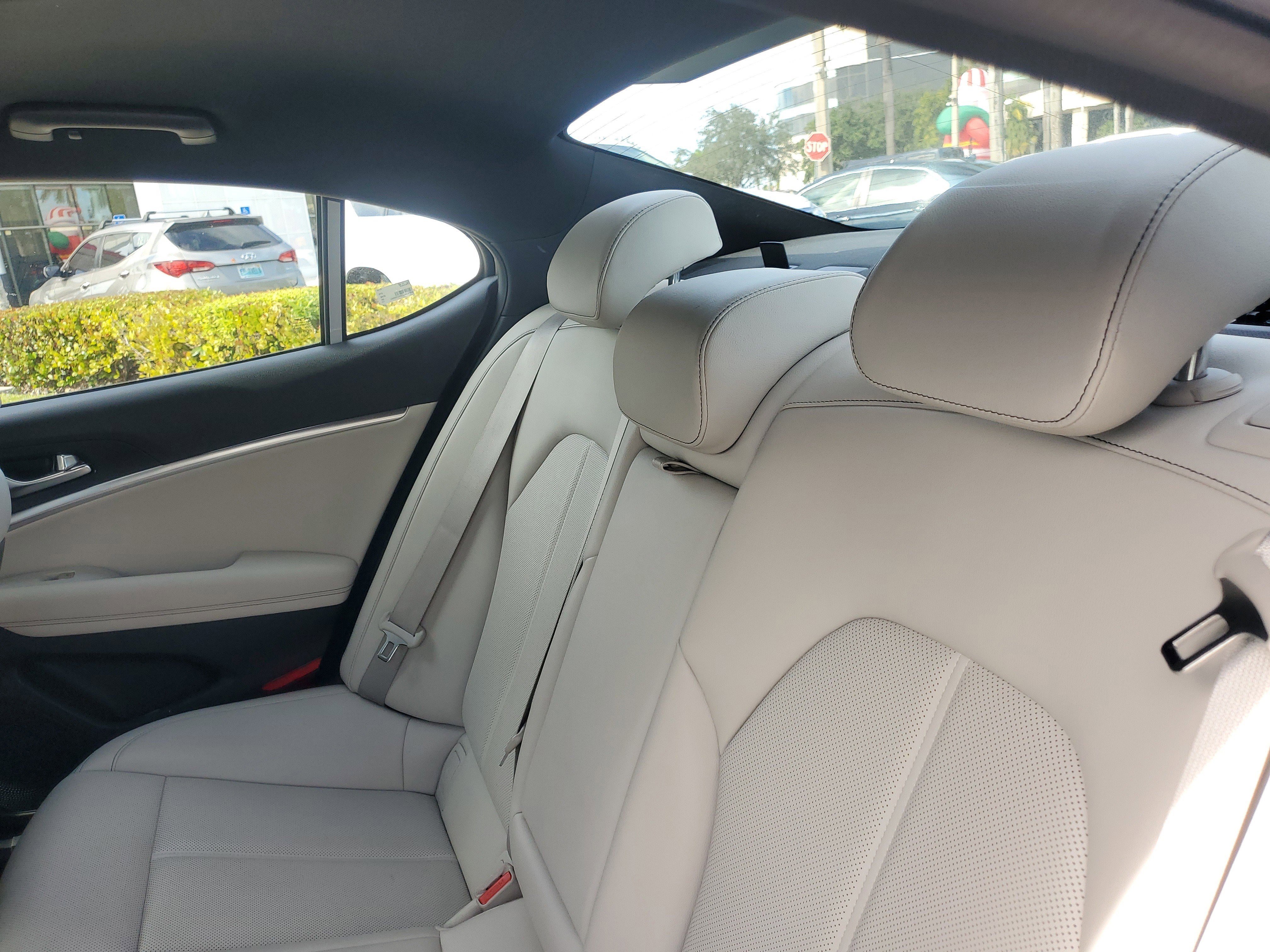 Used 2025 Genesis G70 2.5T image 13