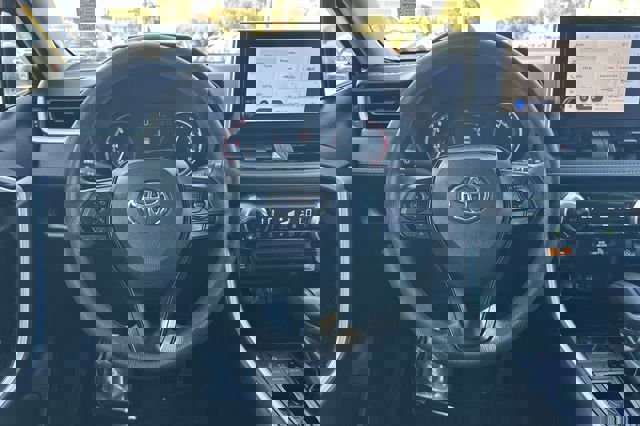 Used 2025 Toyota RAV4 XLE image 16