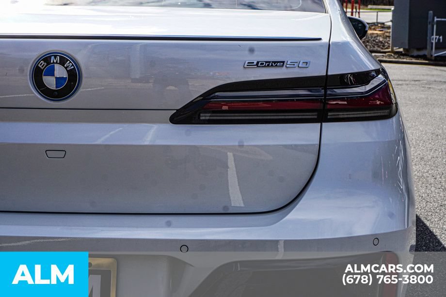 Used 2025 BMW i7 eDrive50 w/ M Sport Package RWD image 12