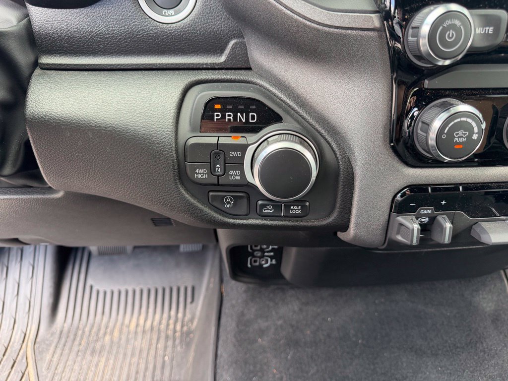 Used 2025 RAM 1500 Warlock AWD/4WD image 22