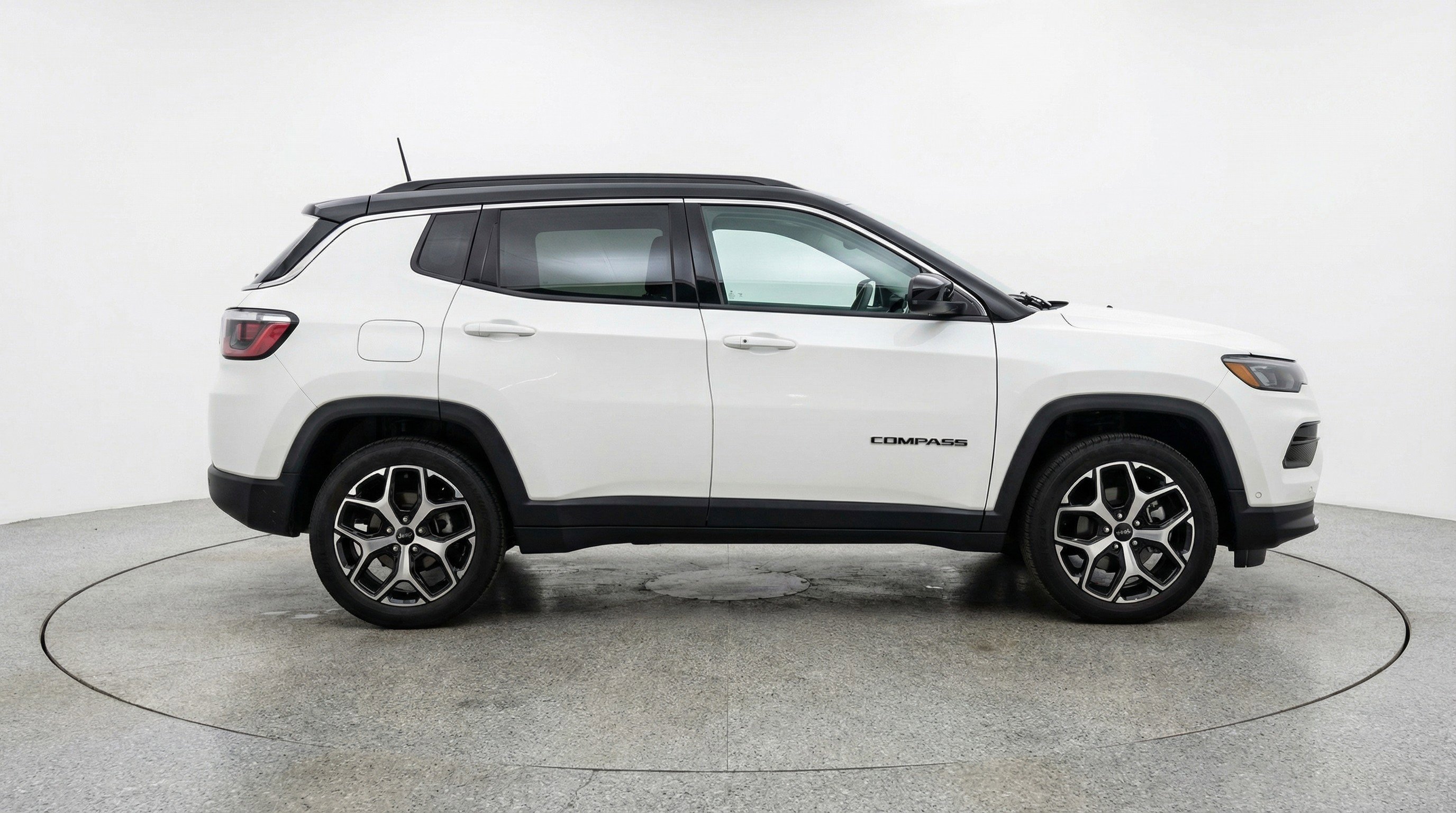 Used 2025 Jeep Compass Limited image 11
