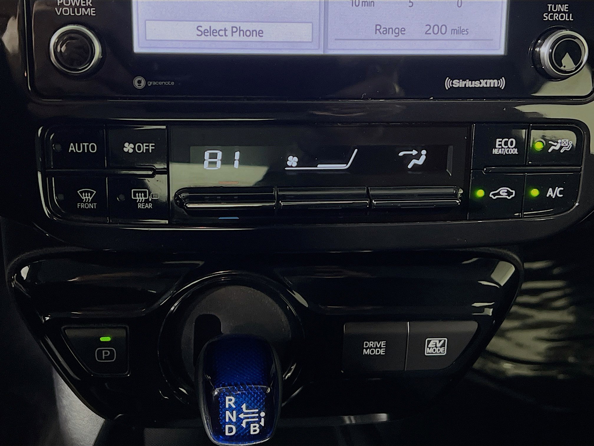 Used 2022 Toyota Prius LE image 25