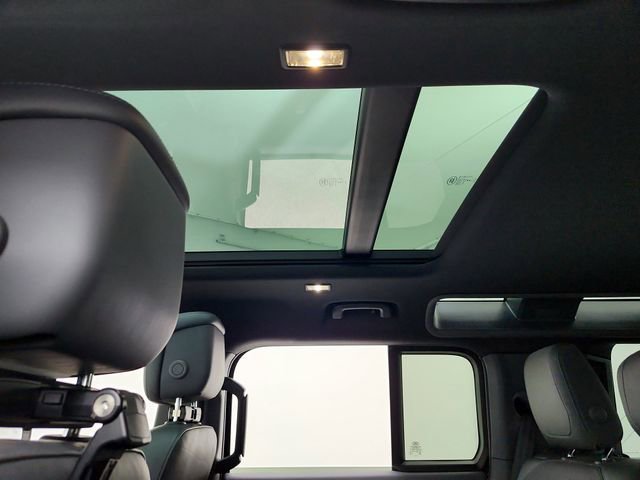 Certified 2023 Land Rover Defender 110 X-Dynamic SE image 22