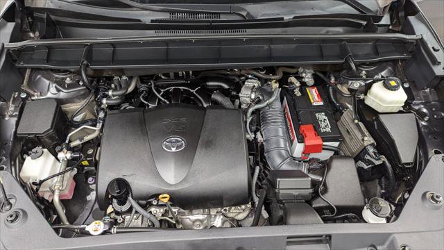 Used 2021 Toyota Highlander L image 32