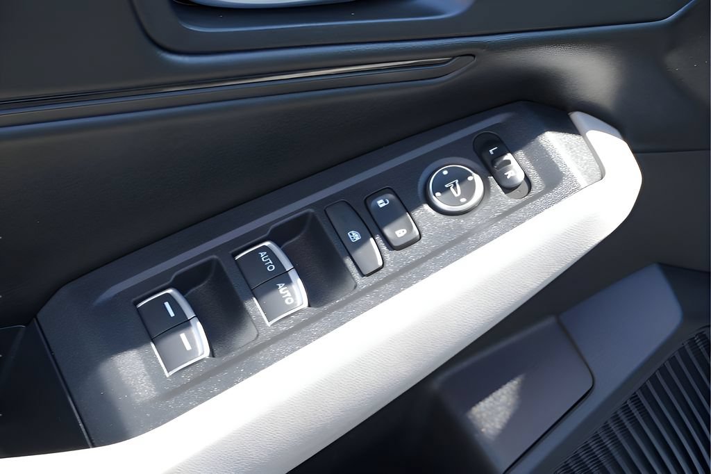 Used 2025 Honda Accord SE image 15