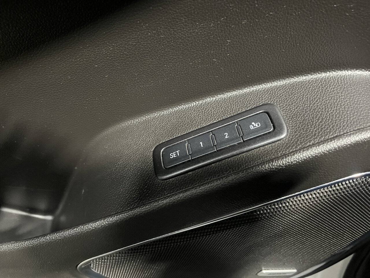 Used 2015 Chevrolet Suburban LT AWD/4WD image 15