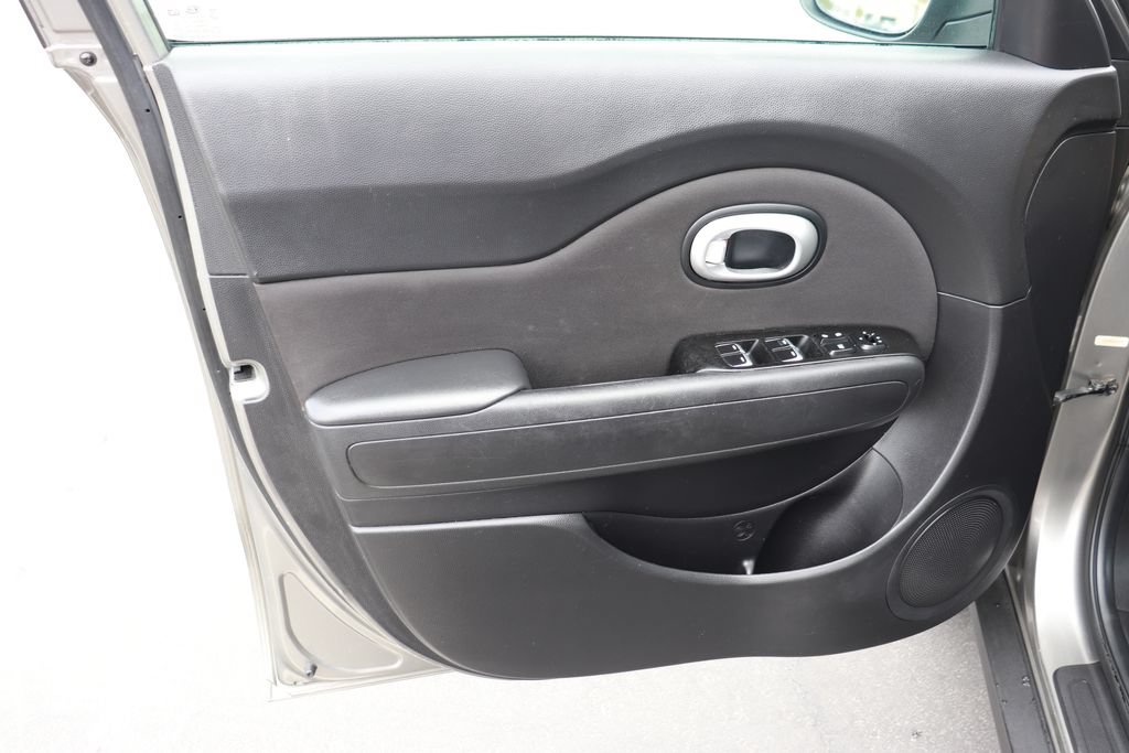 Used 2018 Kia Soul FWD image 9