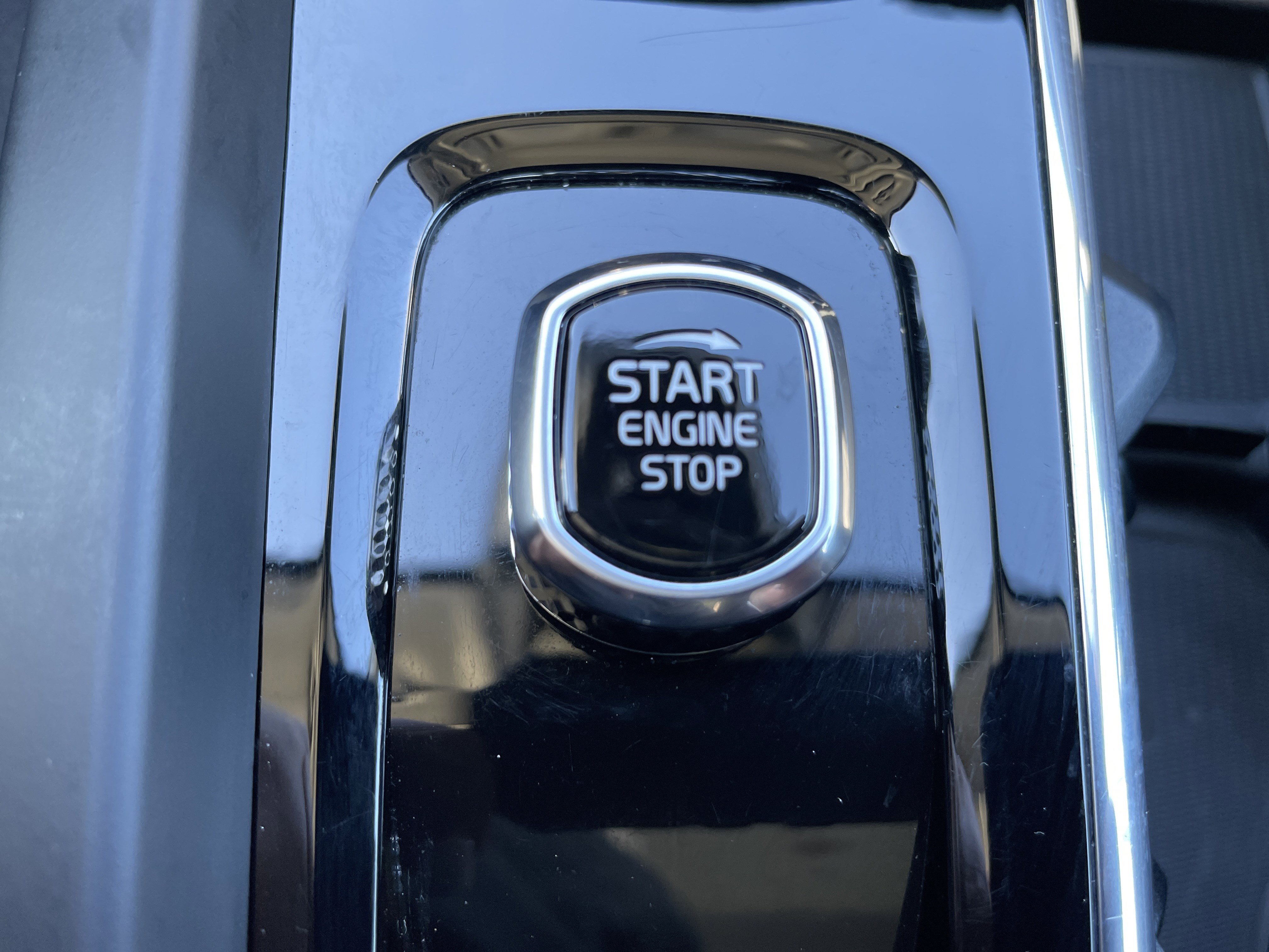 Used 2025 Volvo XC60 B5 Plus image 50