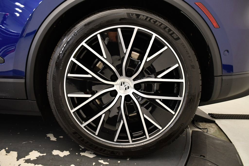 Used 2025 Porsche Macan 4S Electric image 16