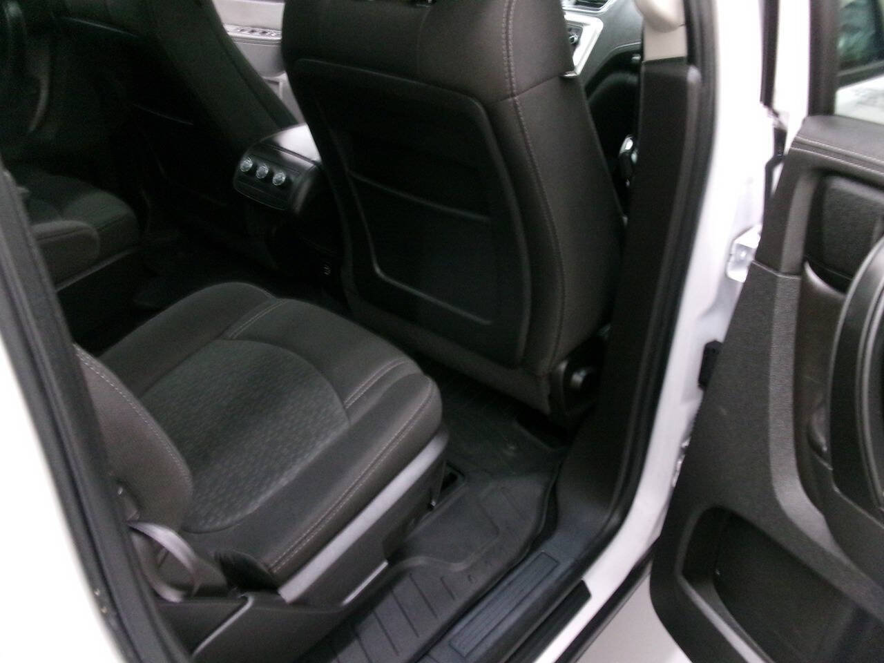 Used 2016 GMC Acadia SLE AWD/4WD image 29