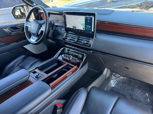 Used 2022 Lincoln Navigator Reserve image 25