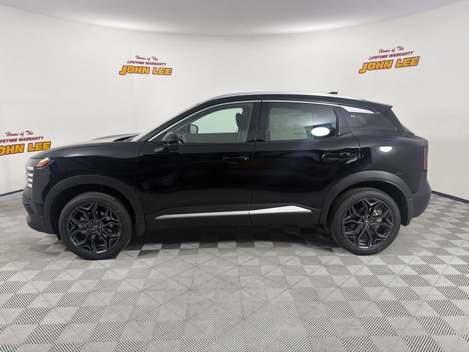 New 2026 Nissan Kicks SR FWD image 2