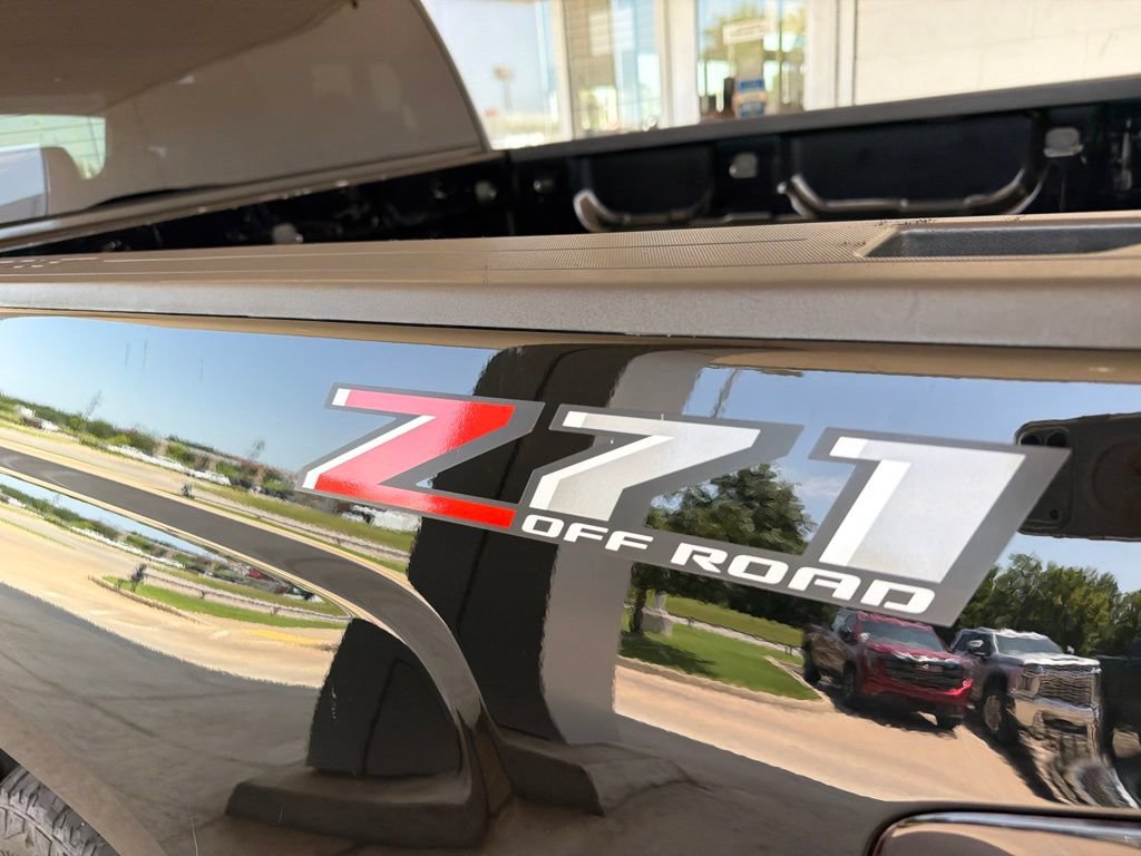 Used 2018 Chevrolet Silverado 1500 LT w/ All Star Edition AWD/4WD image 5