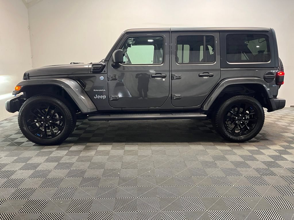 Used 2023 Jeep Wrangler Unlimited Sahara AWD/4WD image 22