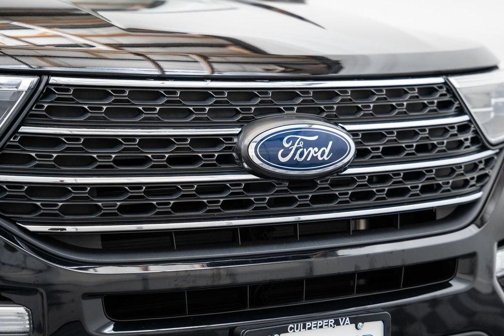 Used 2022 Ford Explorer XLT w/ Equipment Group 202A AWD/4WD image 14