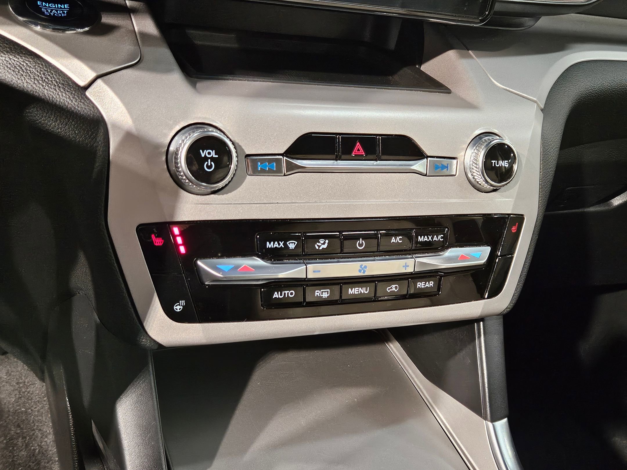 Used 2023 Ford Explorer XLT w/ Equipment Group 202A image 31