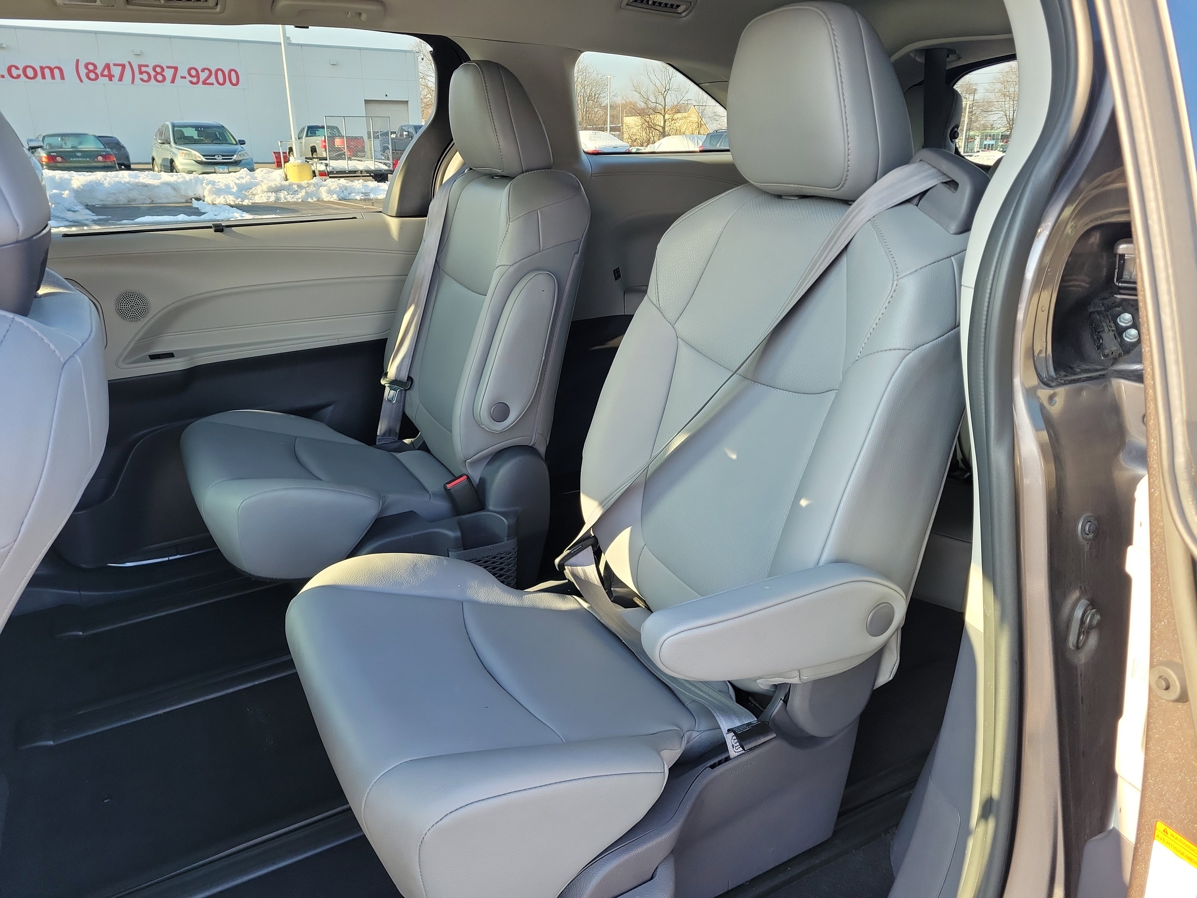 Used 2021 Toyota Sienna XLE image 11