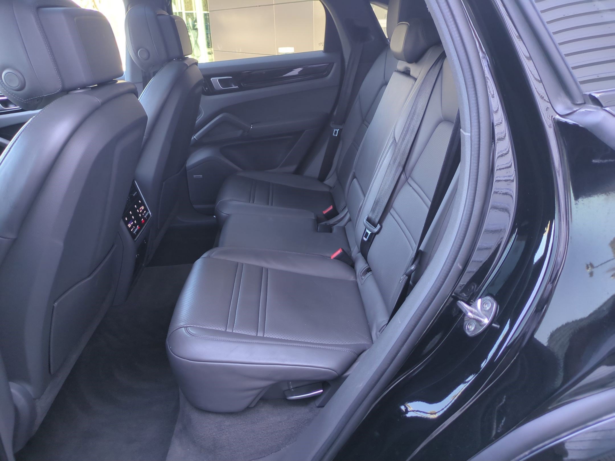 Used 2021 Porsche Cayenne Coupe image 28