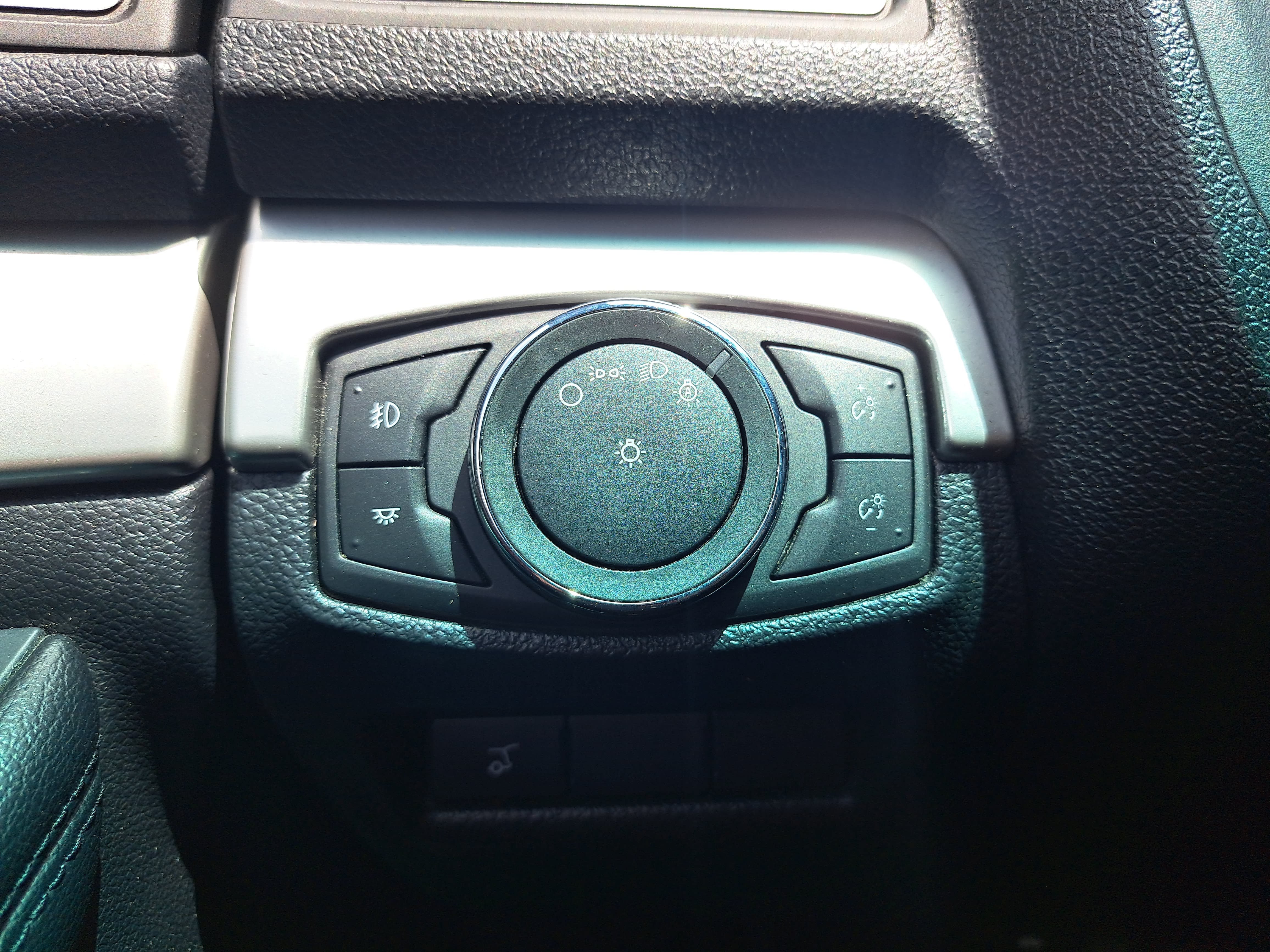 Used 2016 Ford Explorer XLT w/ Equipment Group 201A FWD image 26