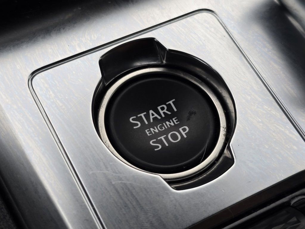 Used 2025 Jaguar F-PACE R-Dynamic S image 29