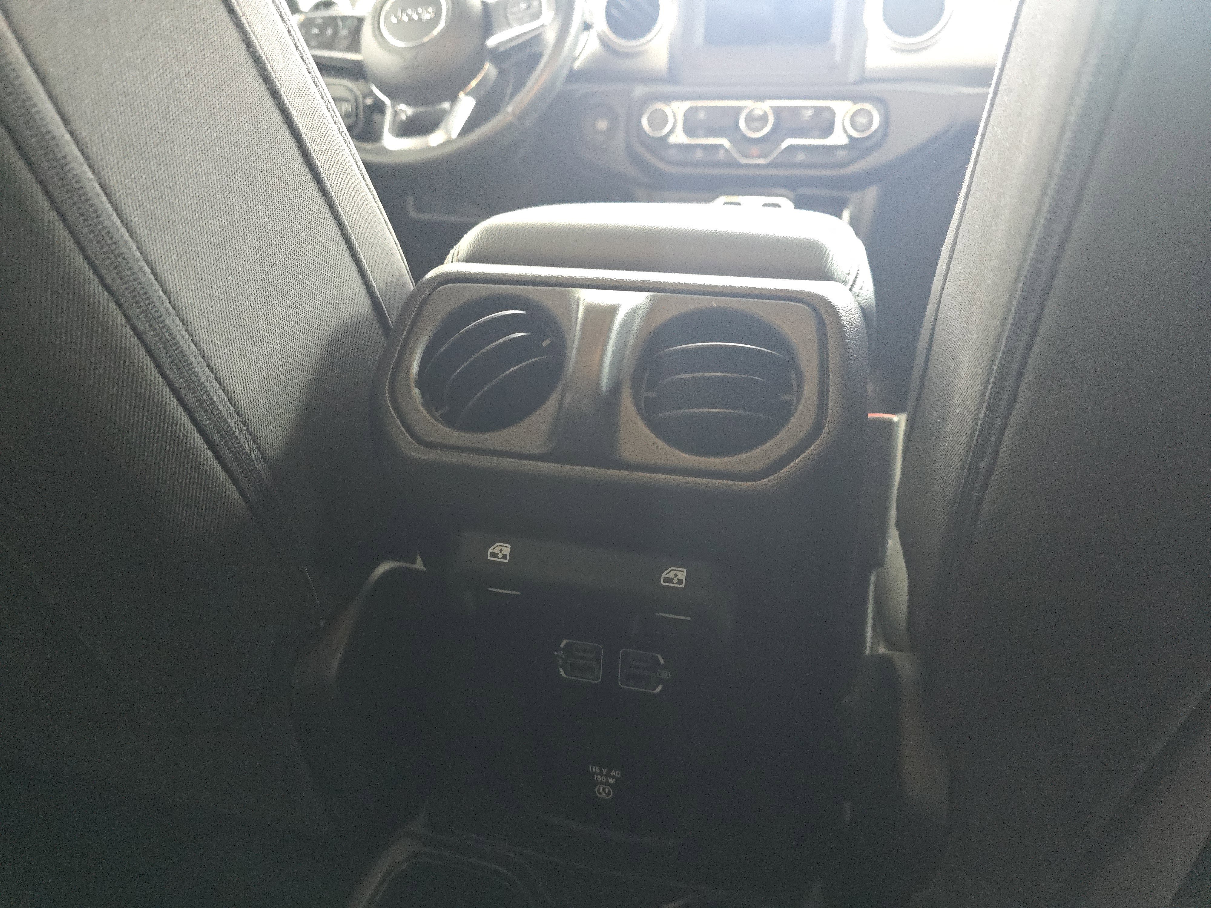 Used 2020 Jeep Wrangler Unlimited Sahara image 27