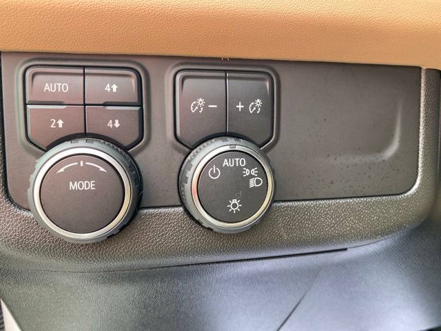Used 2023 Chevrolet Suburban Premier AWD/4WD image 19