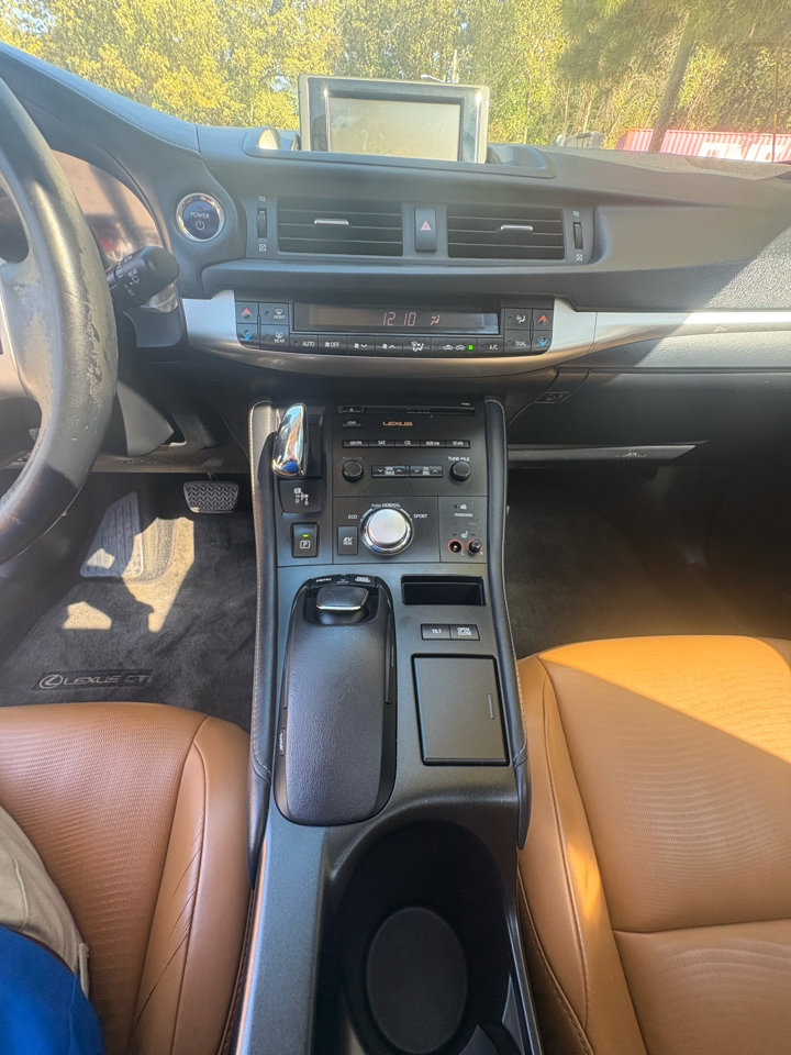 Used 2011 Lexus CT 200h image 23