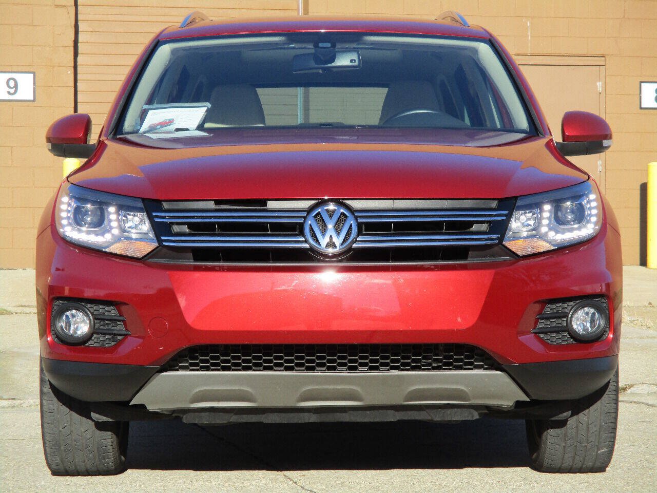 Used 2016 Volkswagen Tiguan SE AWD/4WD image 2