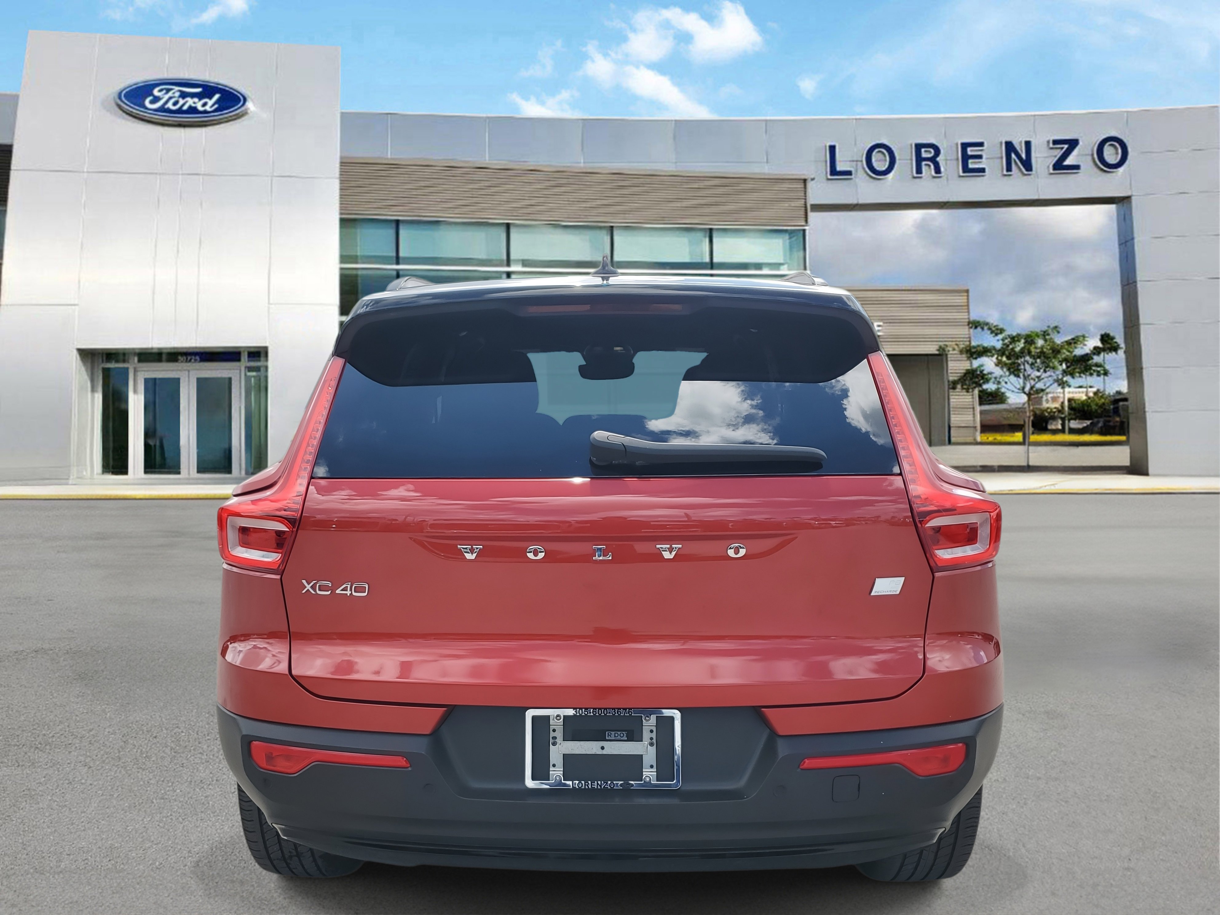 Used 2021 Volvo XC40 P8 Recharge w/ Advanced Package image 6