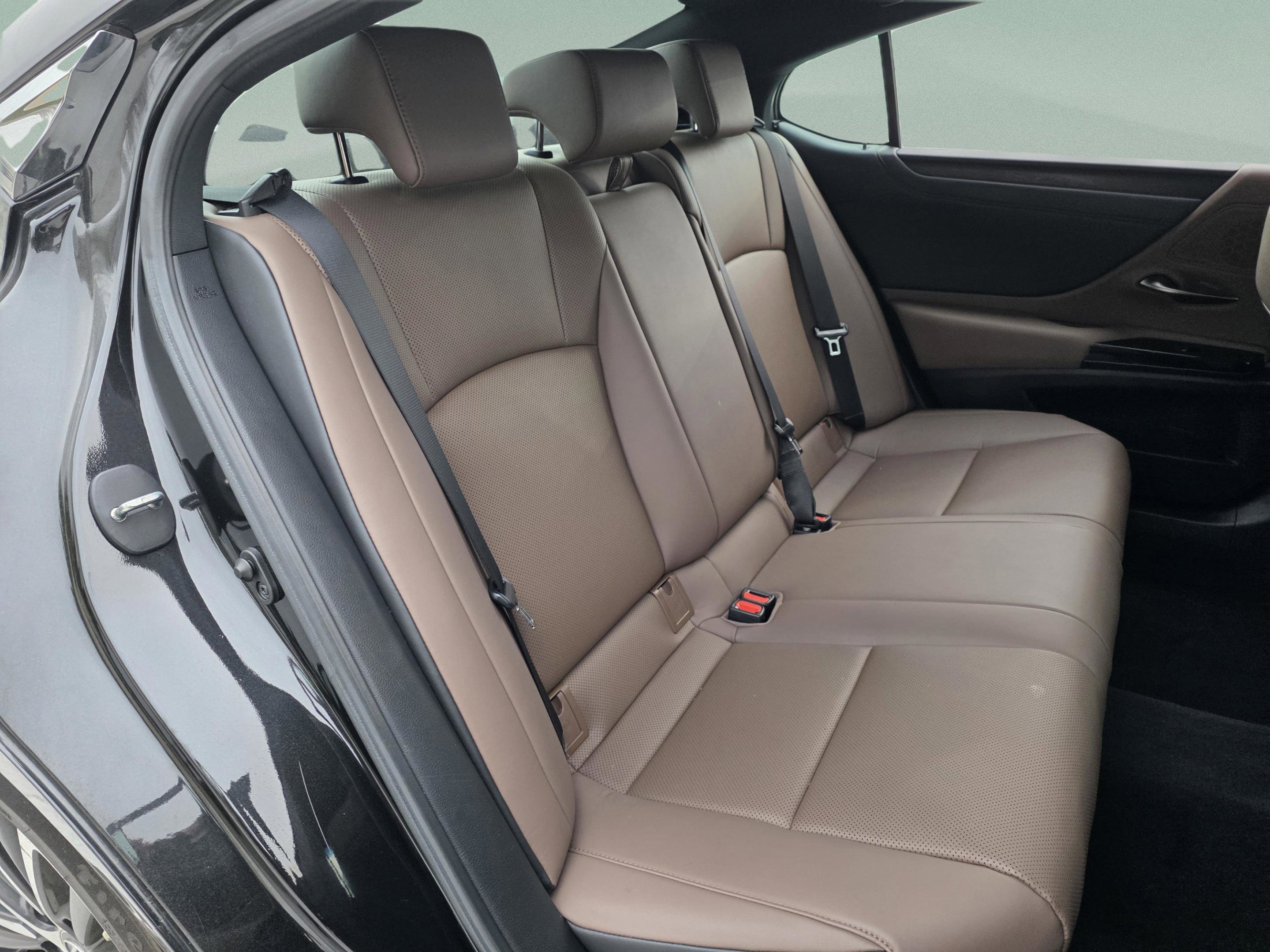 Used 2023 Lexus ES 300h w/ Premium Package image 25