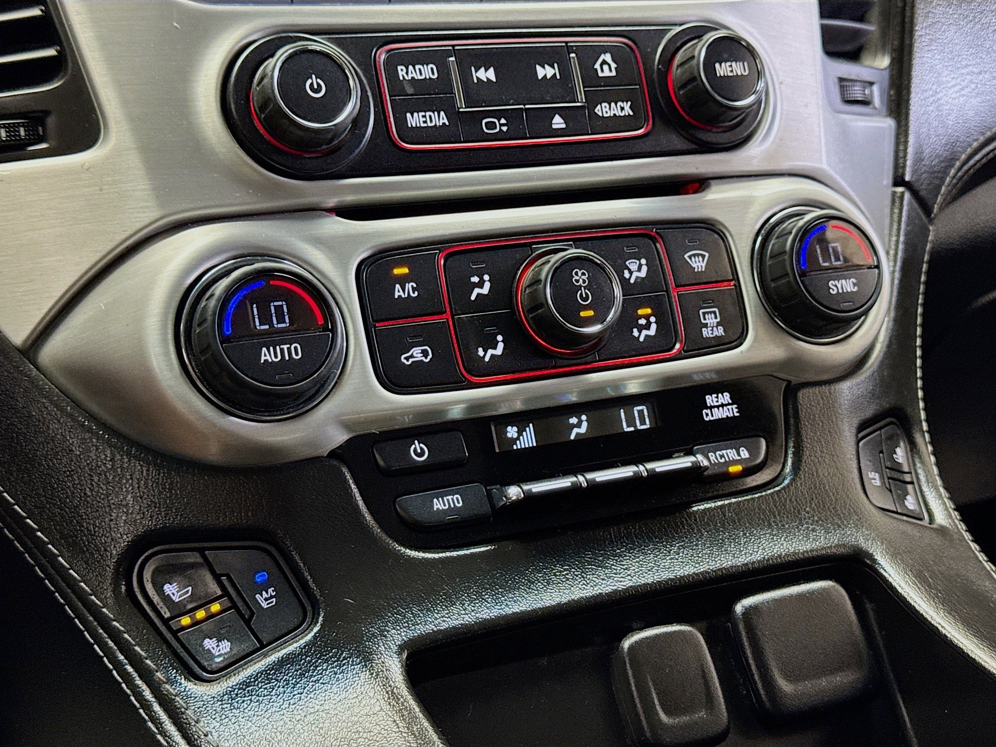 Used 2016 GMC Yukon XL SLT image 11