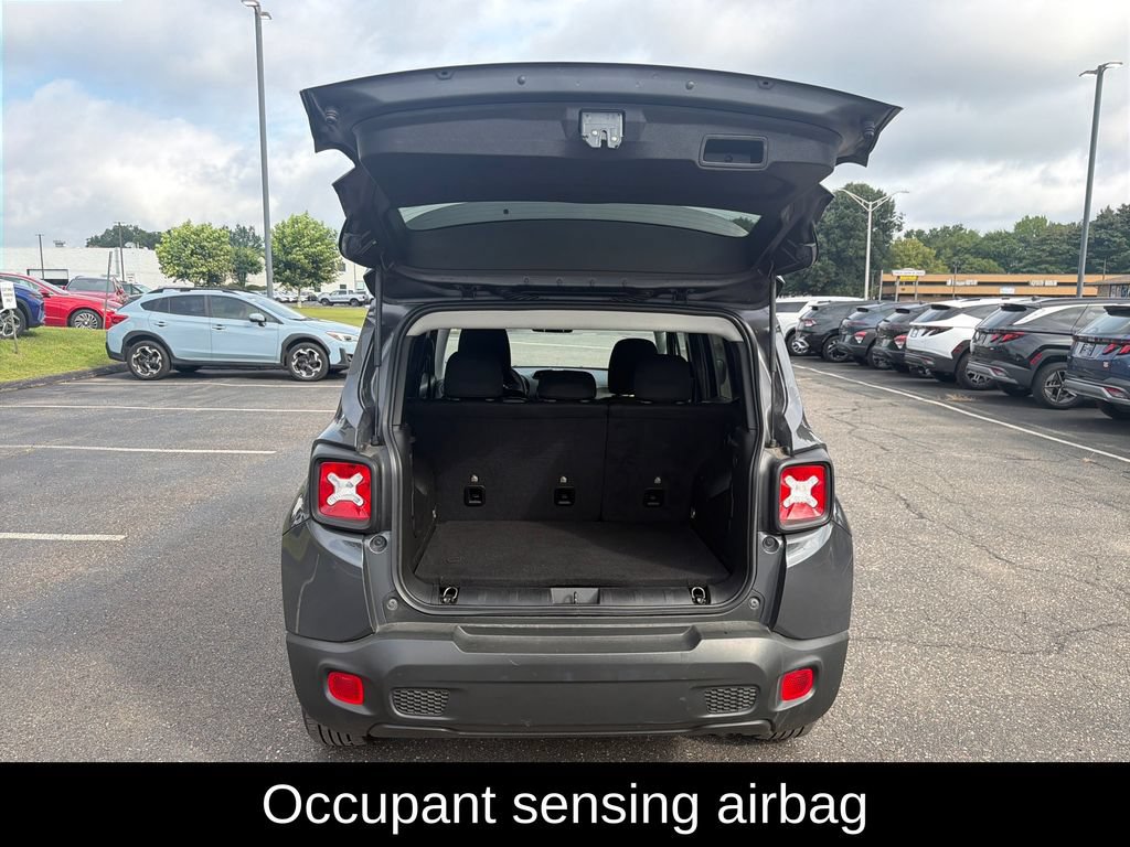 Used 2023 Jeep Renegade Latitude AWD/4WD image 24