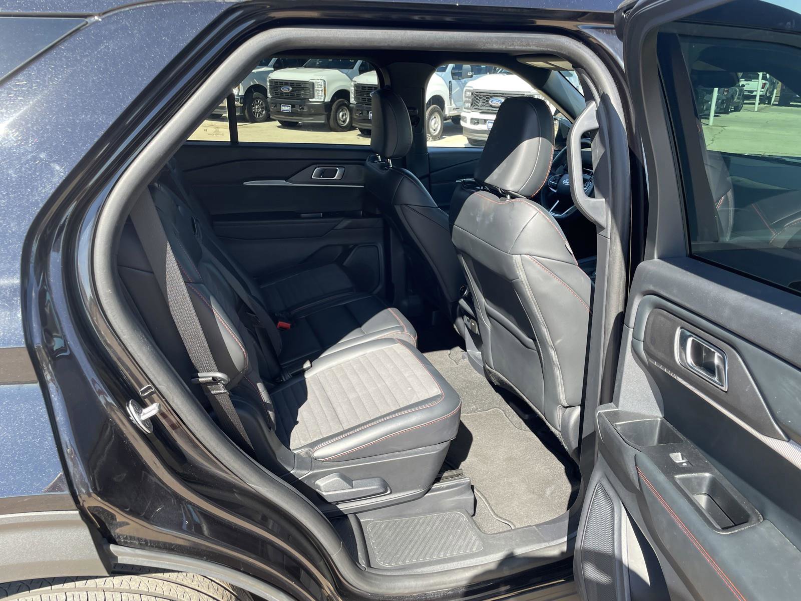 Used 2025 Ford Explorer ST-Line w/ ST-Line Street Pack image 29
