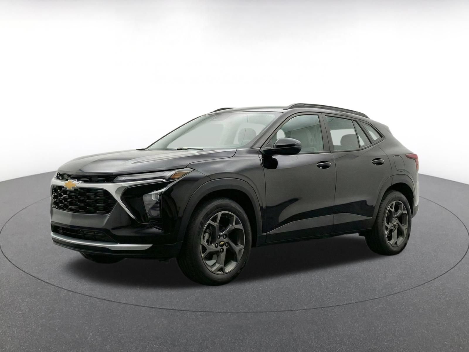 Used 2025 Chevrolet Trax LT FWD image 3