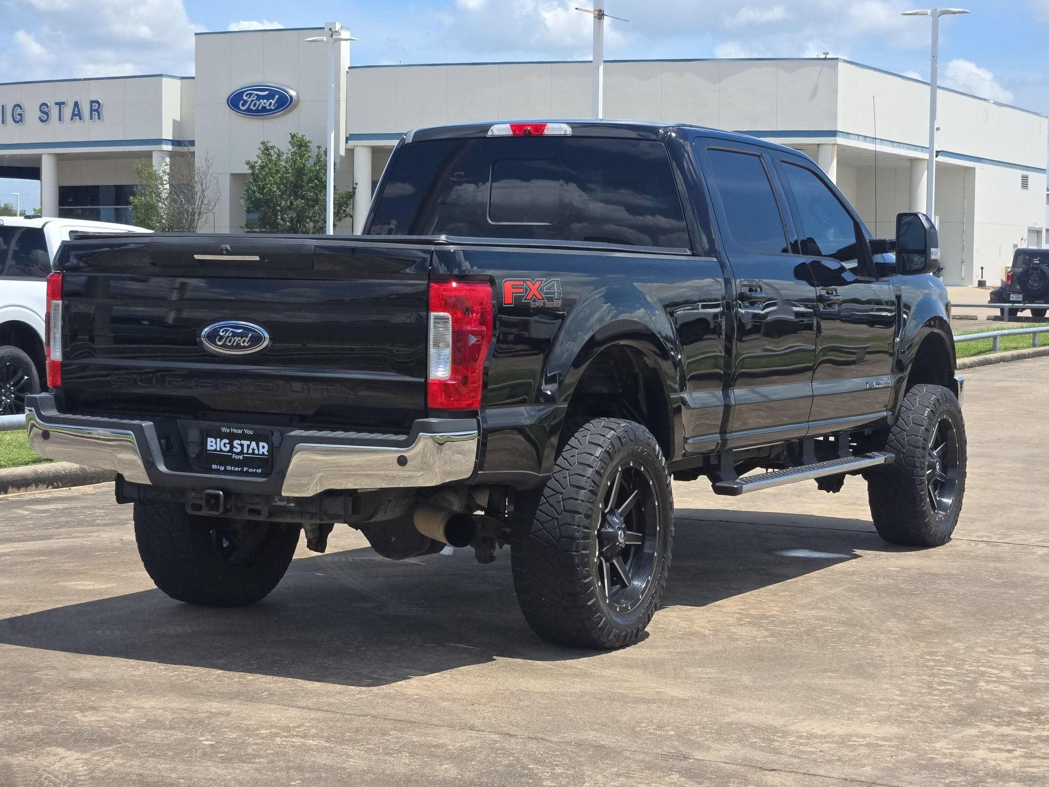Used 2017 Ford F250 Lariat w/ Lariat Ultimate Package AWD/4WD image 3