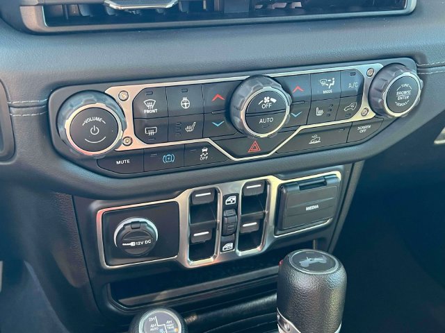 Used 2024 Jeep Wrangler Unlimited Sahara AWD/4WD image 15