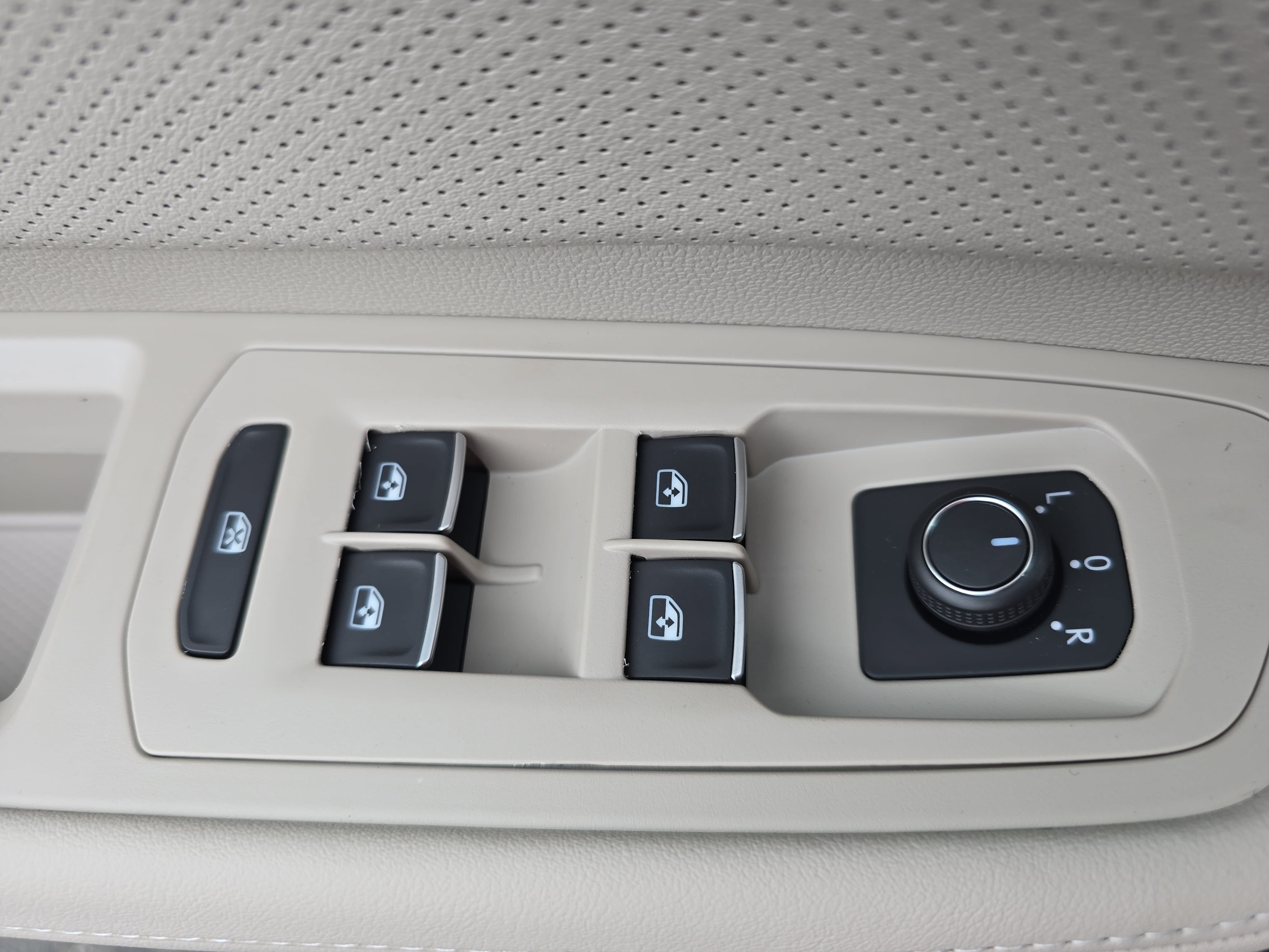 New 2026 Volkswagen Atlas SE FWD image 29
