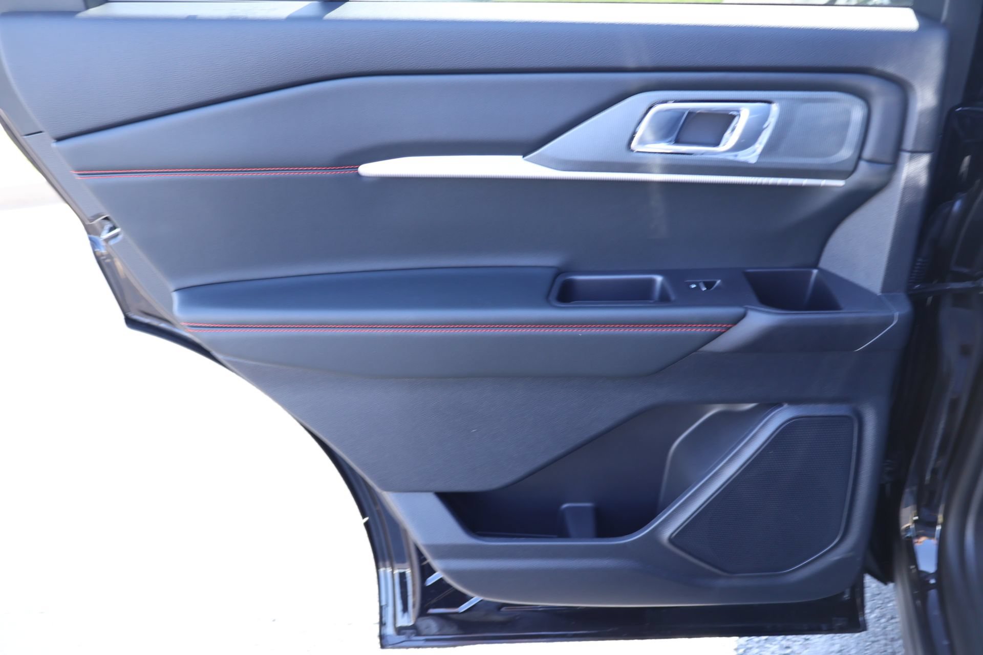 New 2026 Ford Explorer ST-Line w/ ST-Line Street Pack AWD/4WD image 17