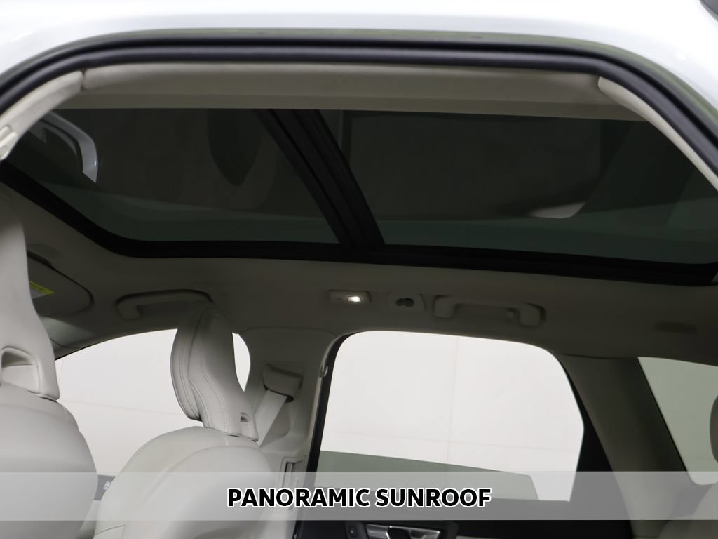 Used 2023 Volvo XC60 B5 Plus w/ Protection Package Premier AWD/4WD image 4