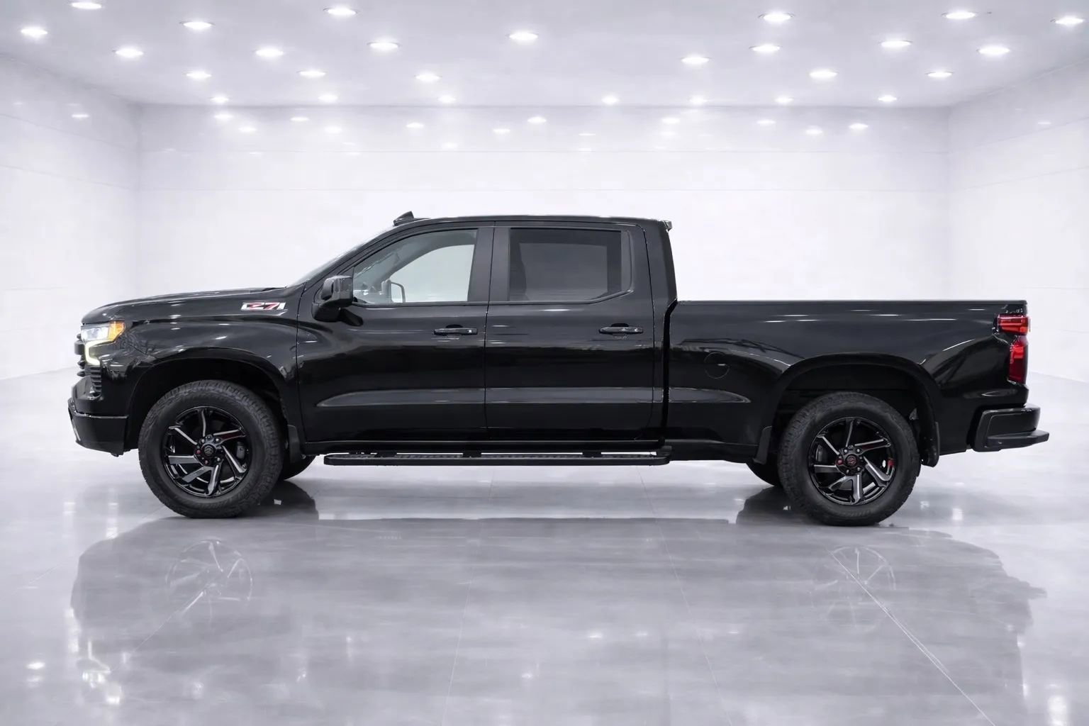 Used 2024 Chevrolet Silverado 1500 LT Trail Boss w/ Convenience Package II image 2