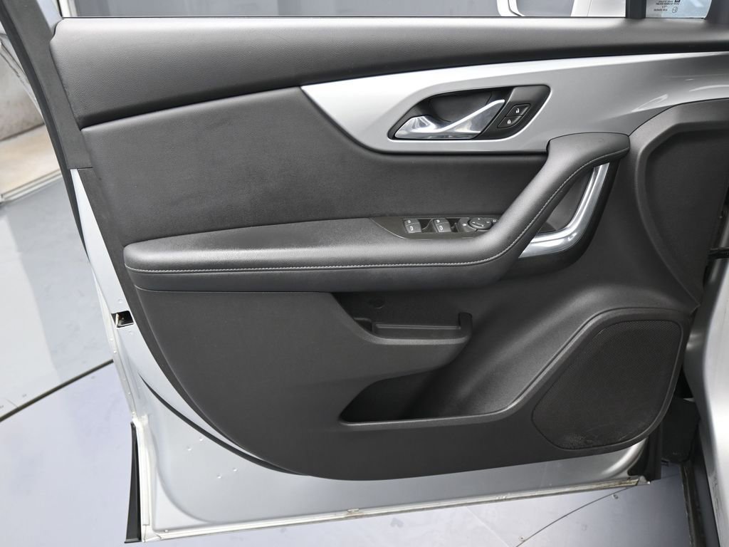 Used 2019 Chevrolet Blazer L FWD image 12