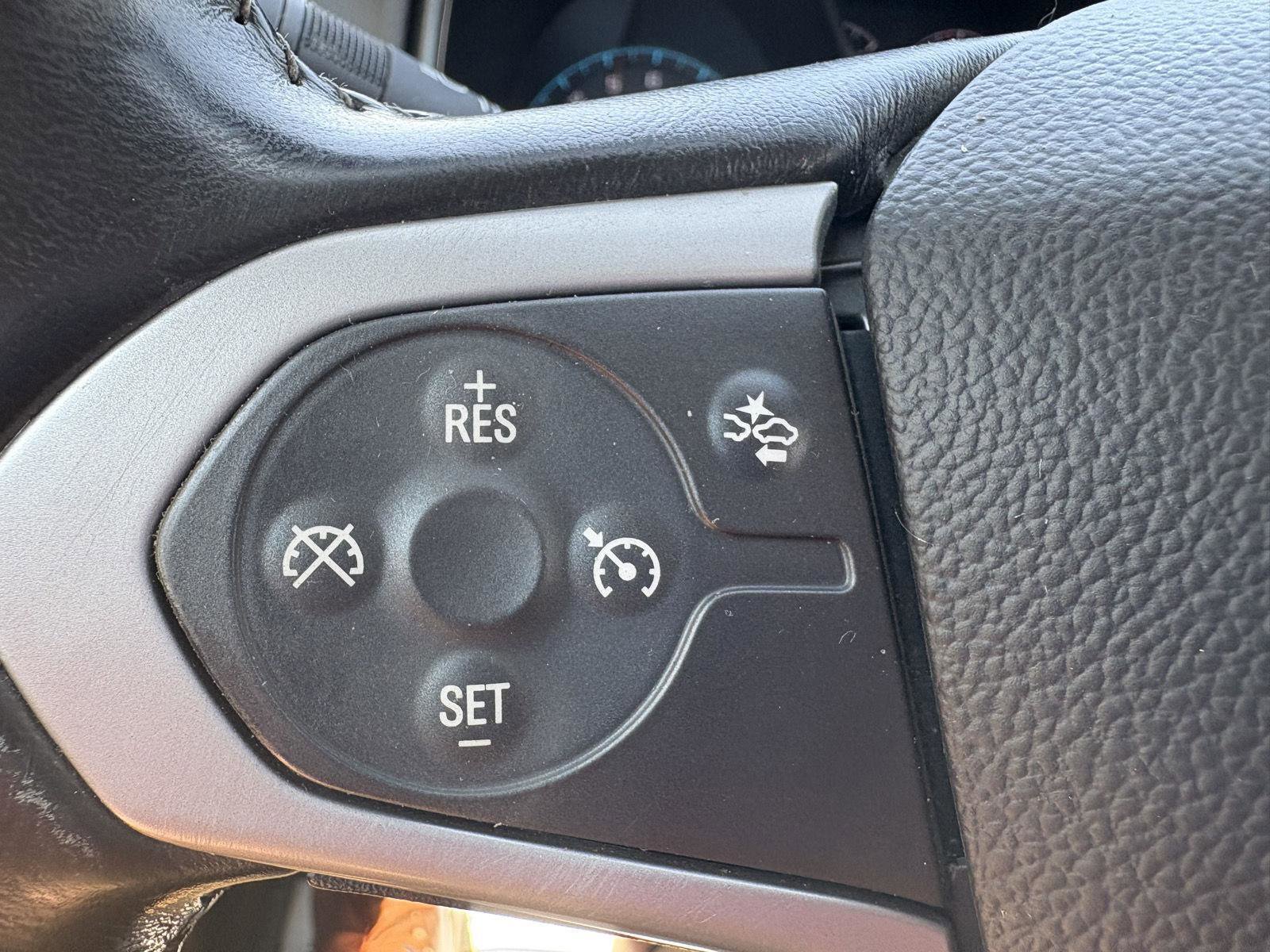 Used 2020 Chevrolet Colorado LT w/ Safety Package image 4