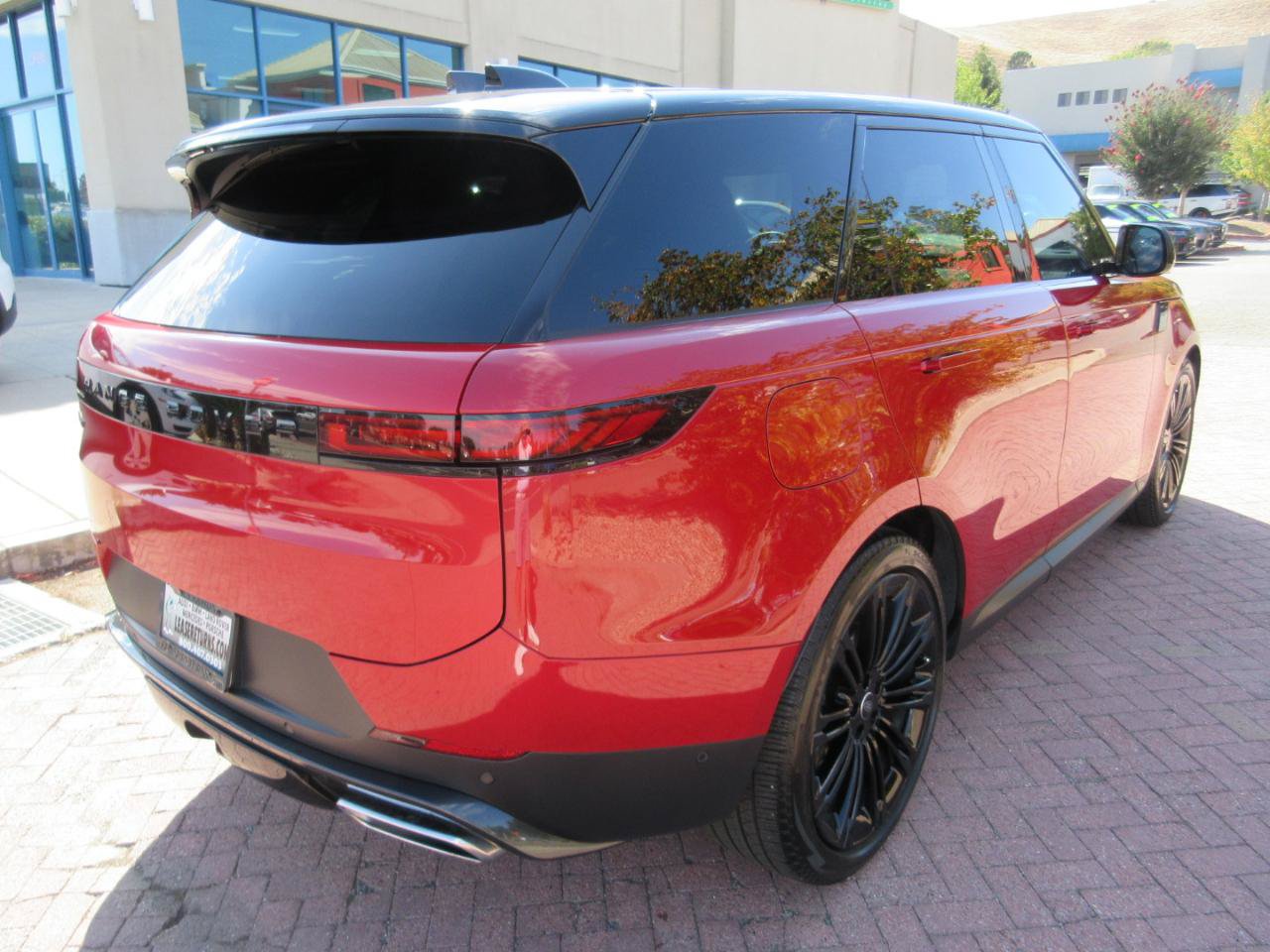 Used 2024 Land Rover Range Rover Sport SE AWD/4WD image 2