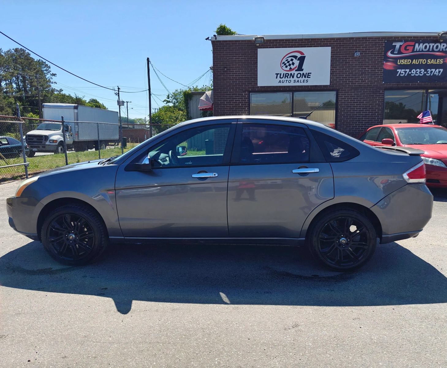 Used 2010 Ford Focus SEL FWD image 2