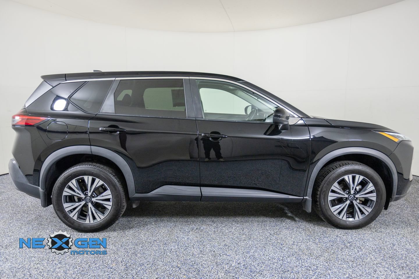 Used 2022 Nissan Rogue SV FWD image 8