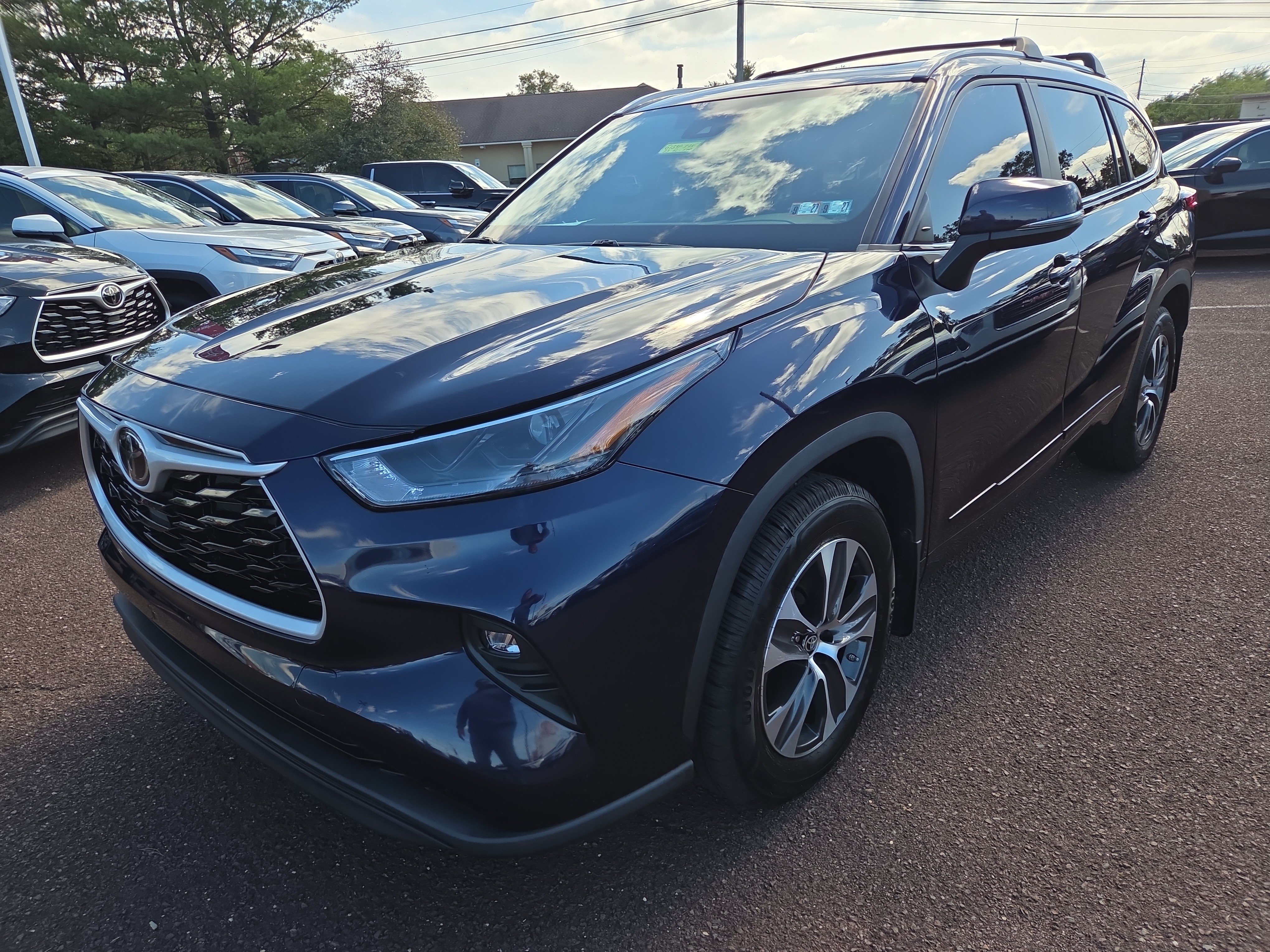 Used 2023 Toyota Highlander XLE FWD image 6