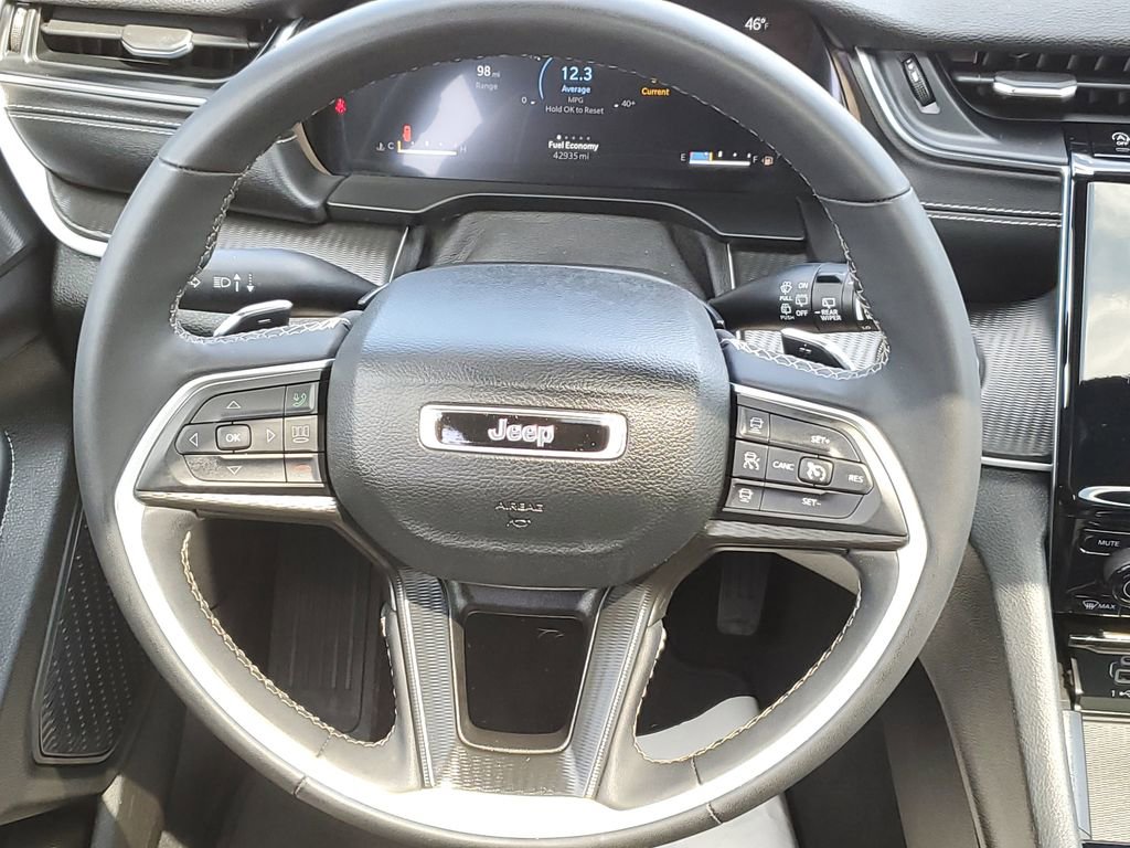 Used 2023 Jeep Grand Cherokee Altitude AWD/4WD image 32
