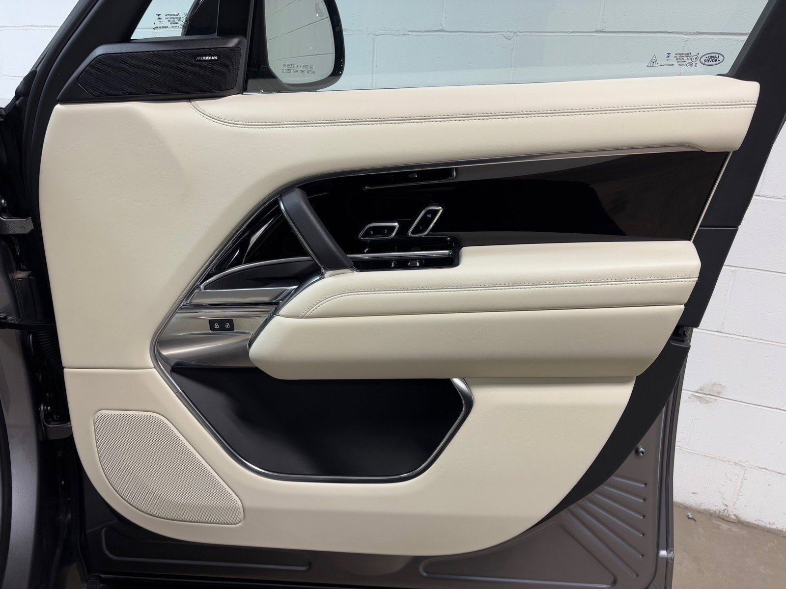 Used 2023 Land Rover Range Rover SE image 34