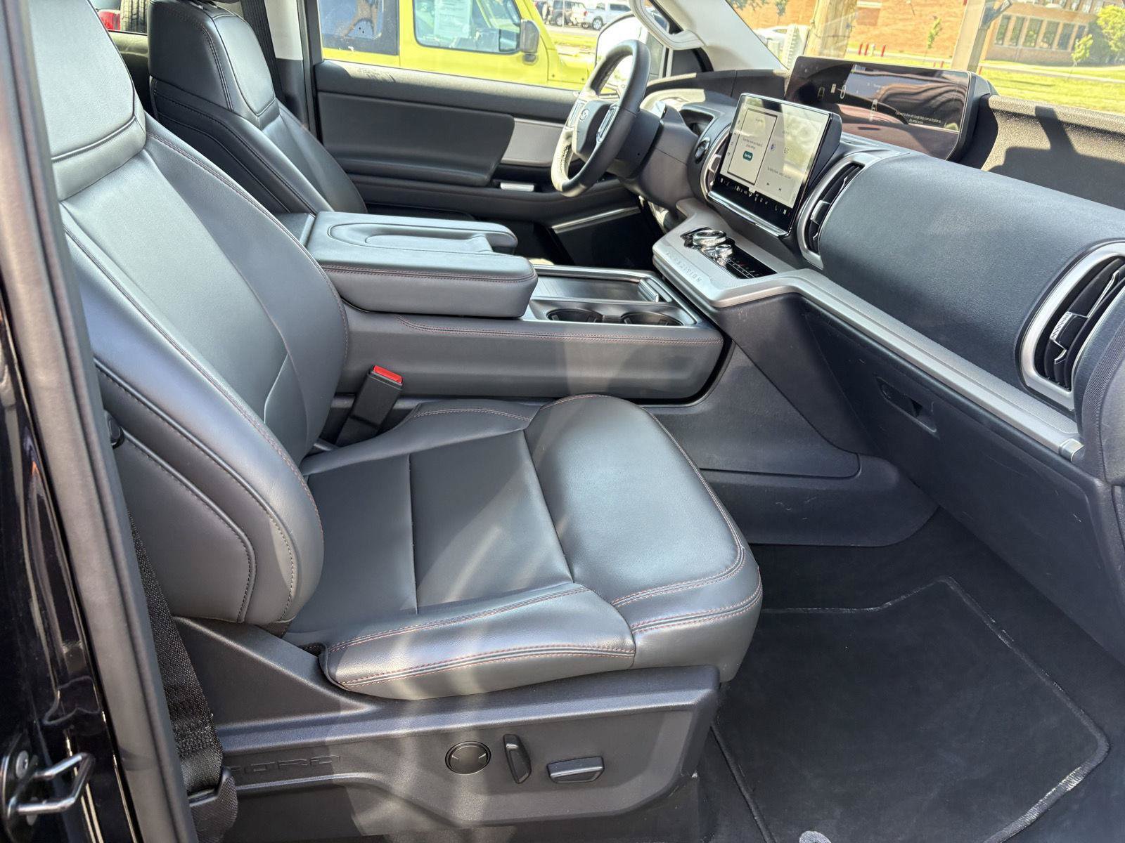 Used 2025 Ford Expedition Active AWD/4WD image 19